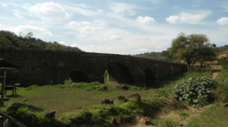 El Puente de Calderón se ubica a unos 15 kilómetros por la ruta libre de Zapotlanejo a Tepatitlán.  /