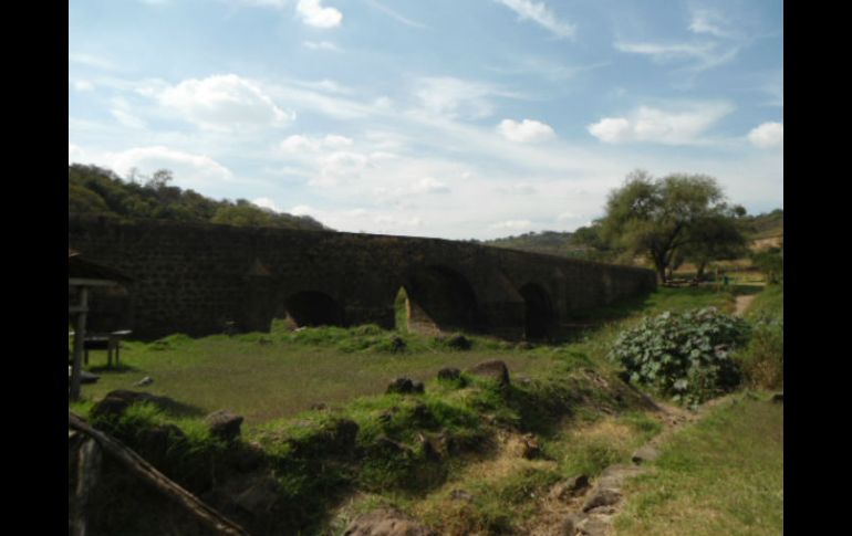 El Puente de Calderón se ubica a unos 15 kilómetros por la ruta libre de Zapotlanejo a Tepatitlán.  /