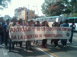 El contingente se dirigió a las instalaciones de la SEJ para hablar con la directora de Escuelas Normales, Alejandra Javier.  /