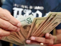 En Reynosa, el dólar se adquirió en un mínimo de 12.40 pesos. ARCHIVO  /