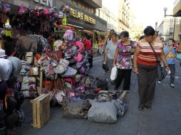Después de octubre, el Ayuntamiento tapatío pone como límite para retirar el comercio ambulante del Centro Histórico. ARCHIVO  /
