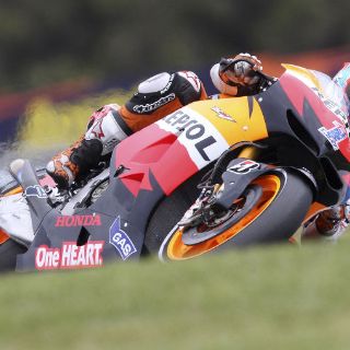 Stoner consigue la pole en Australia