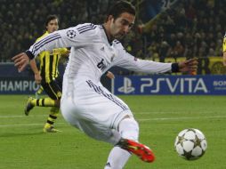 Mourinho afirma que Higuaín centra bien, por lo que jugará lateral izquierdo. AP  /