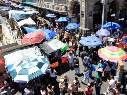 De no desalojar las calles, el alcade dice que procederá con la fuerza policial en contra de los comerciantes ambulantes. ARCHIVO  /