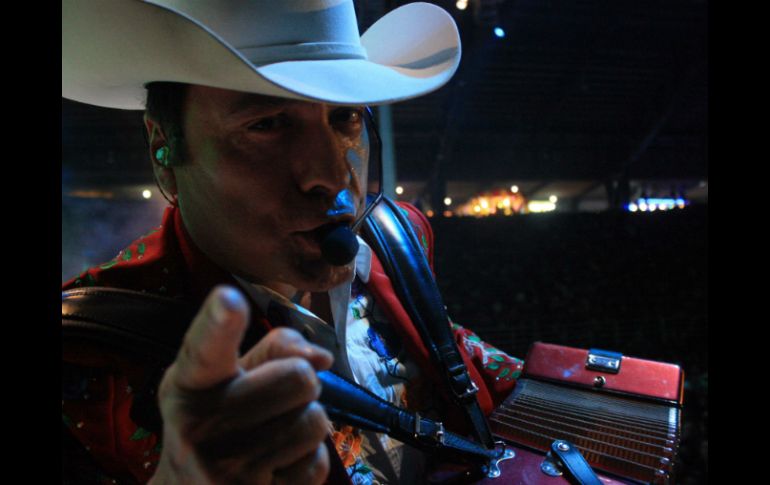 Los Tigres del Norte externaron su apoyo, cariño y admiración al cantante Vicente Fernández.  /