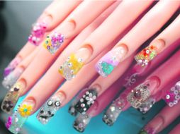 Las uñas se han vuelto la punta de la economía de varias familias de Guadalajara.  /