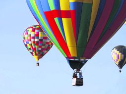 Vuelo. Los globos sobrevuelan el parque metropolitano, mientras se desarrollan diversas actividades en tierra firme.  /