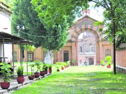 TESTIGO. El pasillo principal y la fachada de la factoria que detonó el desarrollo de la zona.  /