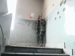 En guardia. Los combates se libraban en Siria principalmente alrededor de la base militar de Wadi Deif. AFP  /