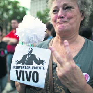 Argentinos rinden múltiples homenajes al ex presidente Néstor Kirchner