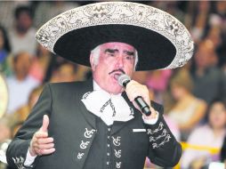 El intérprete jalisciense sigue al pie de la letra las indicaciones médicas, y esta semana acudirá a revisión de su hígado.  /