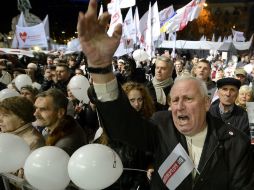 Seguidores de la Oposición Unificada de Ucrania asisten a un acto electoral en Kiev. EFE  /