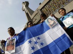 Acuden a misa las participantes de la caravana. REUTERS  /