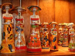 Presentan imágenes en las que la muerte aparece como un personaje cercano a hombres y mujeres. ARCHIVO  /