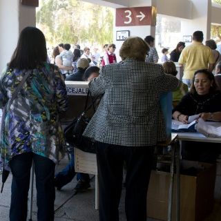 Oposición de centro-izquierda gana elecciones municipales de Chile