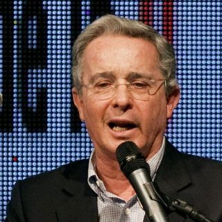 Santos afirma que Uribe 'hizo lo imposible por conversar' con FARC