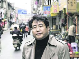 Sigue. Lo nuevo de Qiu Xiaolong es The Enigma of China,  traducido al francés.  ESPECIAL  /