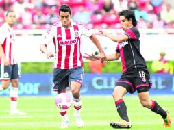 El mediocampista Patricio Araujo fue clave para que Chivas tuviera balance en el mediocampo y encontrara profundidad. NTX  /