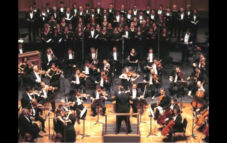 La OFCM asumió la ejecución con apremiante ánimo clásico y rebosada concepción instrumental. ARCHIVO  /