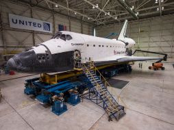El Endeavour, en los toques finales antes de su exhibición. ARCHIVO  /