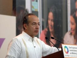 El Presidente Calderón presenta la Encuesta Nacional de Adicciones en Manzanillo, Colima. NTX  /