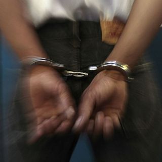 Presunto narcomenudista es consignado