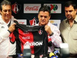 Flores (d) hasta se aventuró a decir que Boy (i) podría dirigir también el próximo torneo. ARCHIVO  /