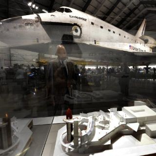 Abierta al público sala de exhibición de nave espacial Endeavour