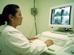 El cáncer de mama está integrado al cuadro de enfermedades tratables a través del Seguro Popular. ARCHIVO  /