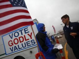 Personas frente a un centro de votación temprana en Columbus, Ohio. REUTERS  /