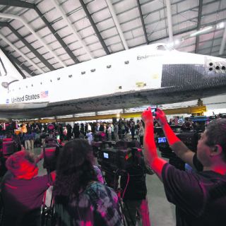 ''Endeavour'', a la vista pública