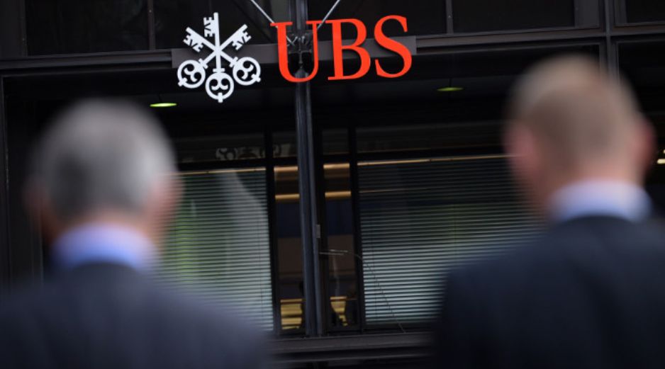 El banco suizo UBS advierte que muchos de sus r ivales deberán recortar empleados como él lo hará. AFP  /