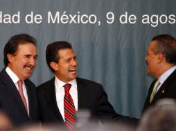 Navarrete dice que fue malinterpretado lo dicho por Emilio Gamboa (i), de que EPN puede presentar las iniciativas convenientes. ARCHIVO  /