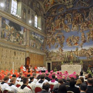Benedicto XVI celebra 500 años de los frescos de la Capilla Sixtina