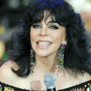 Halaga Gigi D'Alessio a Verónica Castro