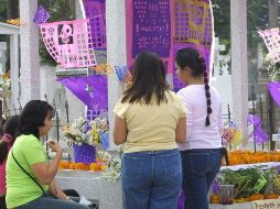 En el Panteón Guadalajara, ya tiene listas las pilas de agua, los botes de basura, la protección de las tumbas. ARCHIVO  /