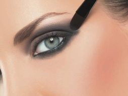 • Para dejar perfectas las cejas, un buen truco es peinarlas con máscara de pestañas. THINKSTOCK  /
