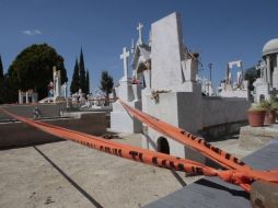 Operativo de revisión de tumbas en los nueve panteones que administra el Gobierno Municipal. ARCHIVO  /