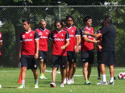 Flavio Santos (centro) afirma que deben salir de la zona de descanso antes de pensar en calificar. MEXSPORT  /