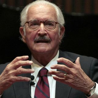 Dedica comunidad mexicana a Carlos Fuentes altar de Muertos en Panamá