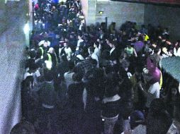 Tres jóvenes murieron y dos permanecen en estado crítico al sufrir paros cardiorrespiratorios en una gran fiesta de Halloween. EFE  /