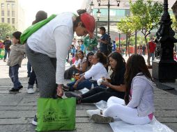 Los manifestantes protestan por el desalojo que padecieron, esta madrugada, por parte de autoridades.  /