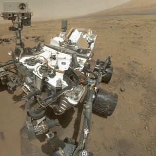 Curiosity toma autorretrato y olfatea la atmósfera de Marte