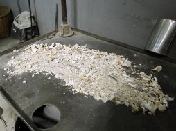 El hueso calcinado tiene un color claro, en algunos casos se acerca al gris y una consistencia granulada.  /