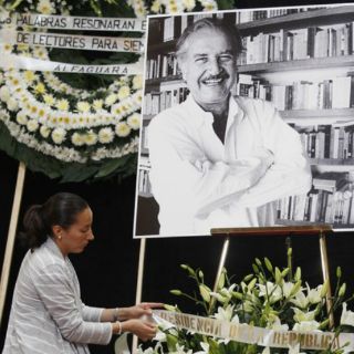 Guerrero levanta altar literario para los ''tres Carlos''