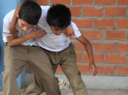 A los asistentes se les pide elaborar un proyecto para la resolución de conflictos, por la vía pacífica y sin violencia. ARCHIVO  /