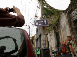 La primera bicicleta blanca fue instalada en el cruce de las calles Medrano y Riva Palacio, en memoria de un hombre no identificado.  /