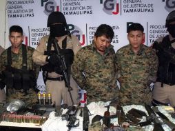 Tres detenidos y un arsenal decomisado luego del enfrentamiento. EL UNIVERSAL  /