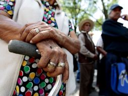 Fin de la espera. De las 100 mil personas mayores de 60 años que tienen saldos acumulados, 37 mil ya recibieron sus ahorros. ARCHIVO  /