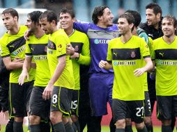 Los jugadores del Espanyol celebran el gol conseguido por su defensa argentino, Diego Colotto. EFE  /